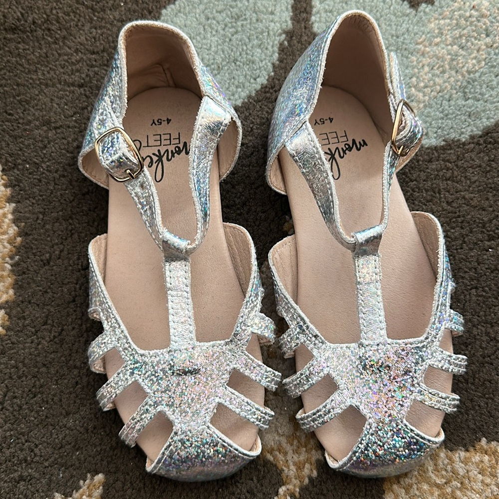NWOT Monkey Feet Silver Sparkly Sandals Size 4-5 Y
